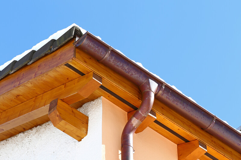 Materiálový výběr pro vaše okapy na střechu domu